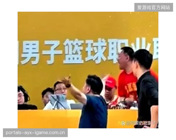 球员与球迷对骂事件升级，官方深夜致歉引发广泛关注